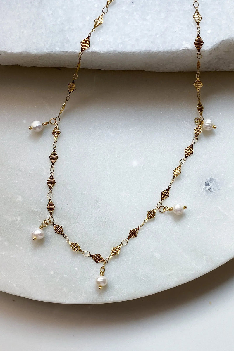 KARISA Thin gold chain necklace with pearls, Boho chic Dainty pearl necklace, Freshwater pearls necklace, Minimalist white pearls necklace