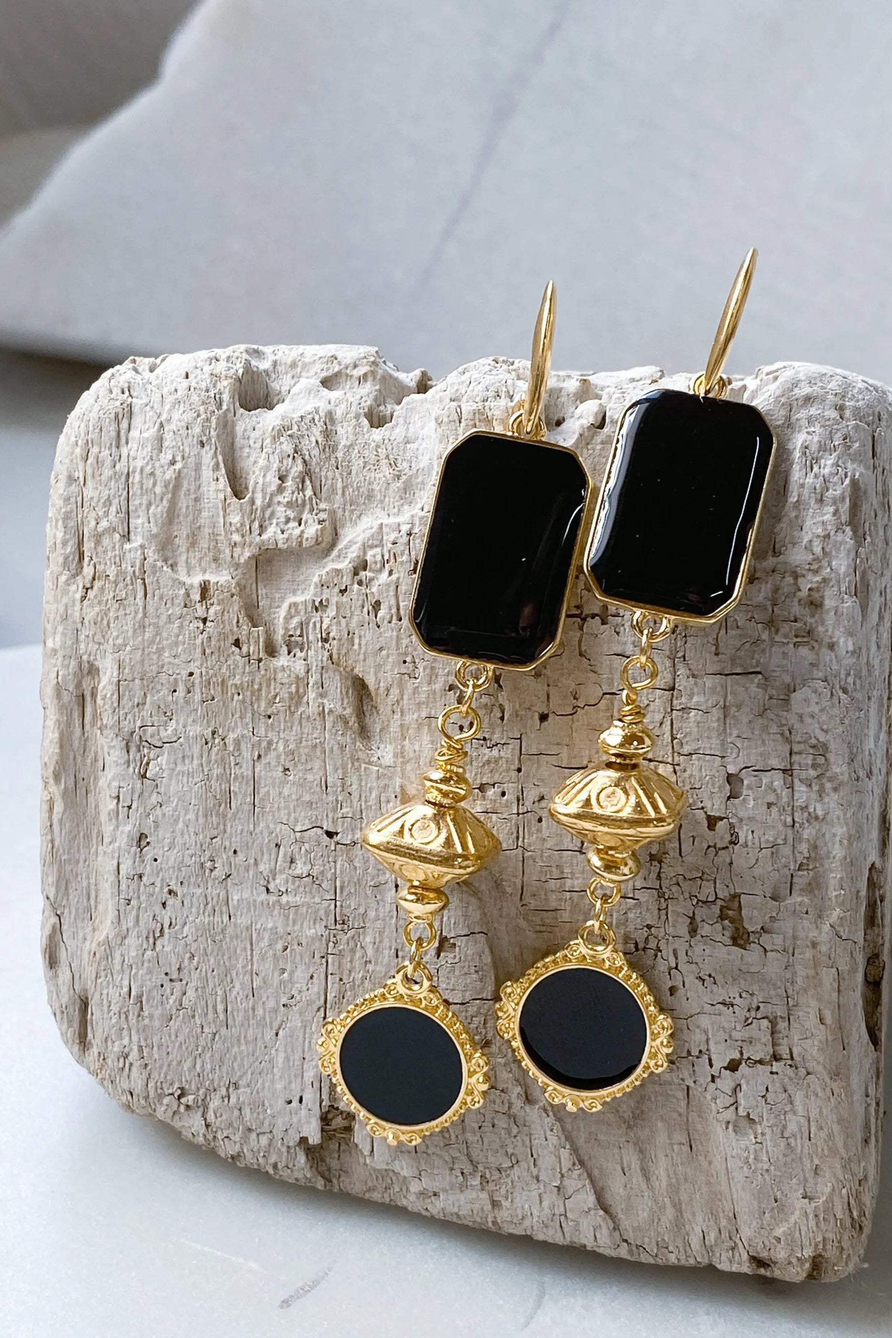 ONIRO Black and gold Boho earrings, Dangle Tribal Earrings, Bijoux éthniques, Boucles d'oreilles noir, Best friend gift, Ancient Earrings