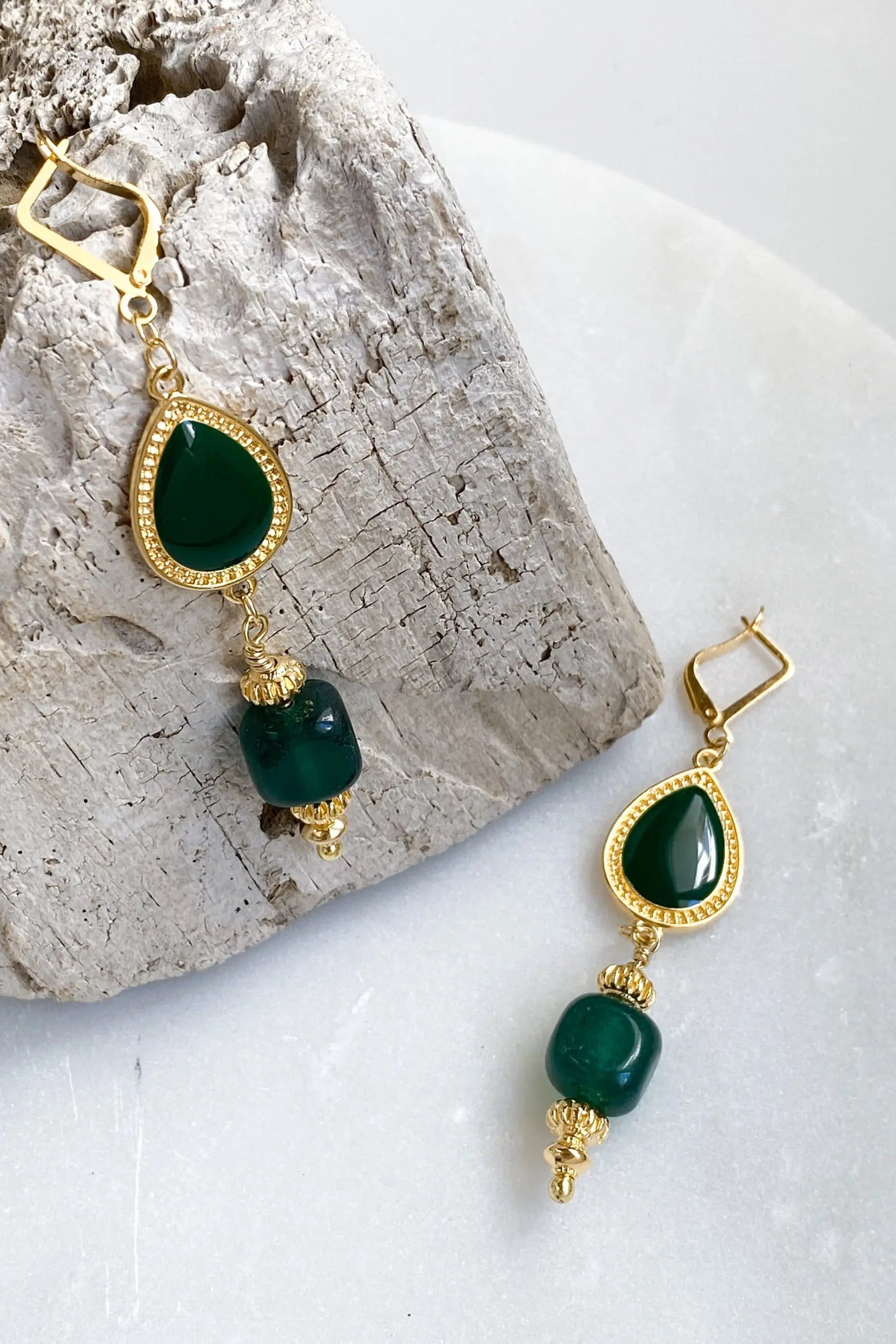 ROXANI Emerald Green Jade beaded necklace, Statement Green Crystal Necklace, Bijoux Ethniques, Surfer Boho chic choker necklace