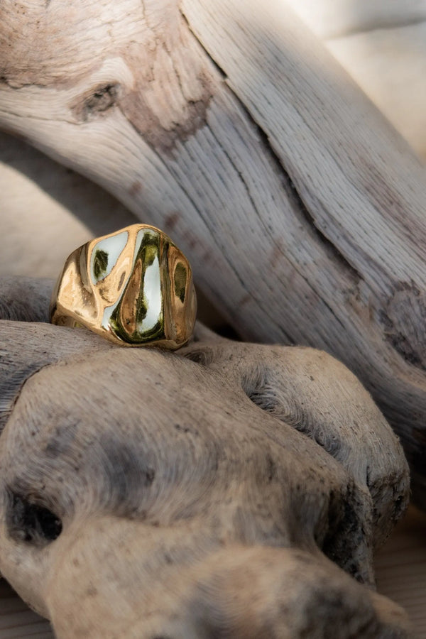 Chunky ring with waves