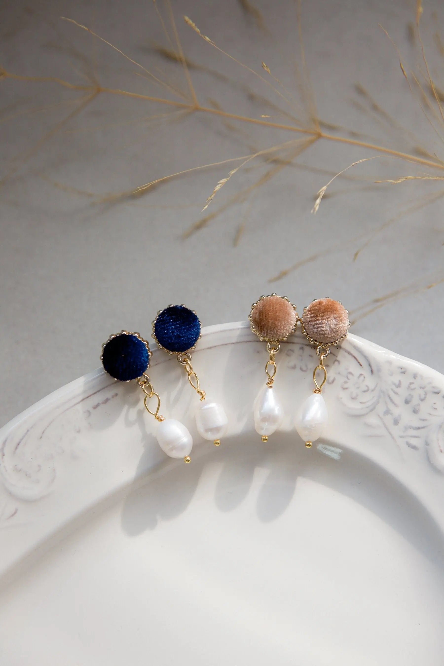 Pearl & velvet Earrings