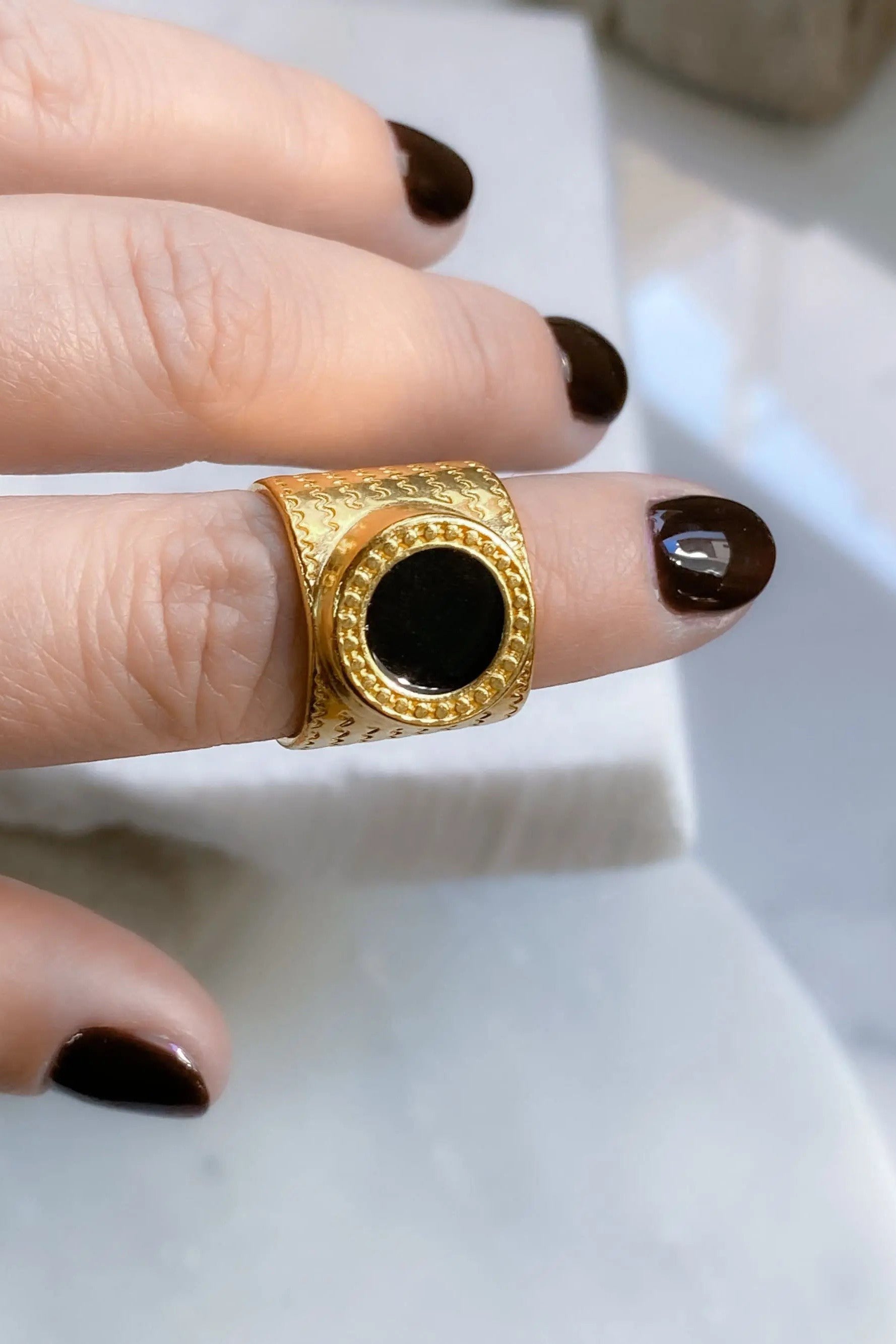 KARMI Gold wide band ring with black resin stone, Statement thick ring, 24K Gold plated Adjustable ring for women, Boho Damen Ring, Bague Or