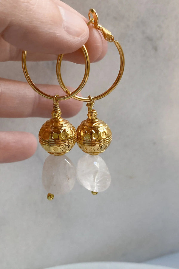 AGAPE Quartz and Gold Dangle Earrings, Statement hoops with golden ball and white quartz stone, Boucles d'oreilles ethniques, Boho Ohrringe