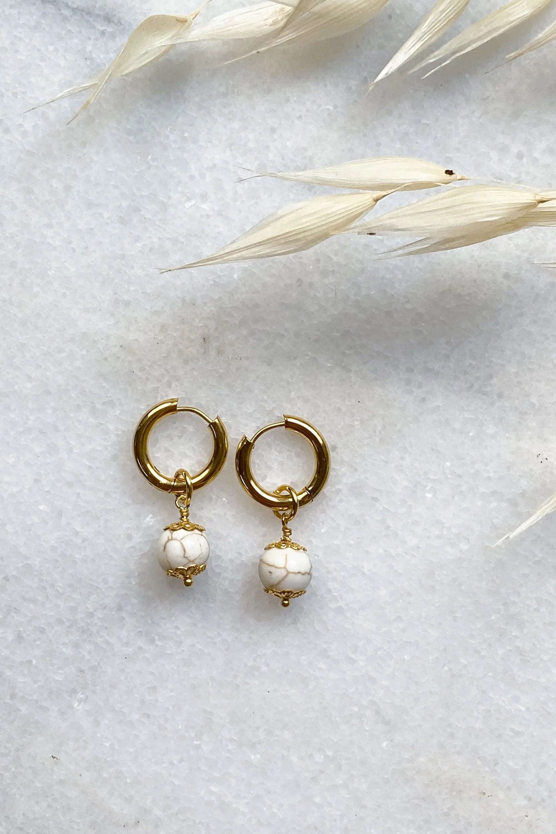 SORAYA Medium Huggie Hoop Earrings with gem charms, Gold Hoop Earrings, Minimalist cute earrings, Boho chic howlite earrings, Gift for her