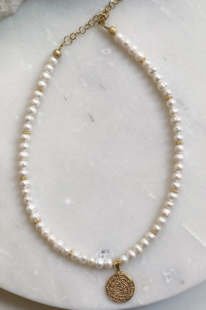Mum Gift  Freshwater Pearls necklace, Gold coin pearl chocker, Gold charm pearl necklace, Pearl coin medallion, Collier perles, Perlenkette