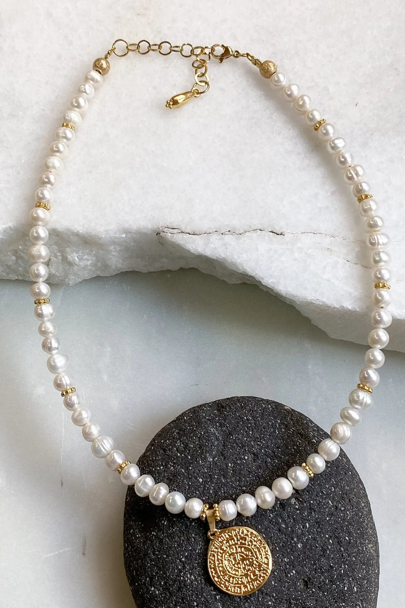 Mum Gift  Freshwater Pearls necklace, Gold coin pearl chocker, Gold charm pearl necklace, Pearl coin medallion, Collier perles, Perlenkette