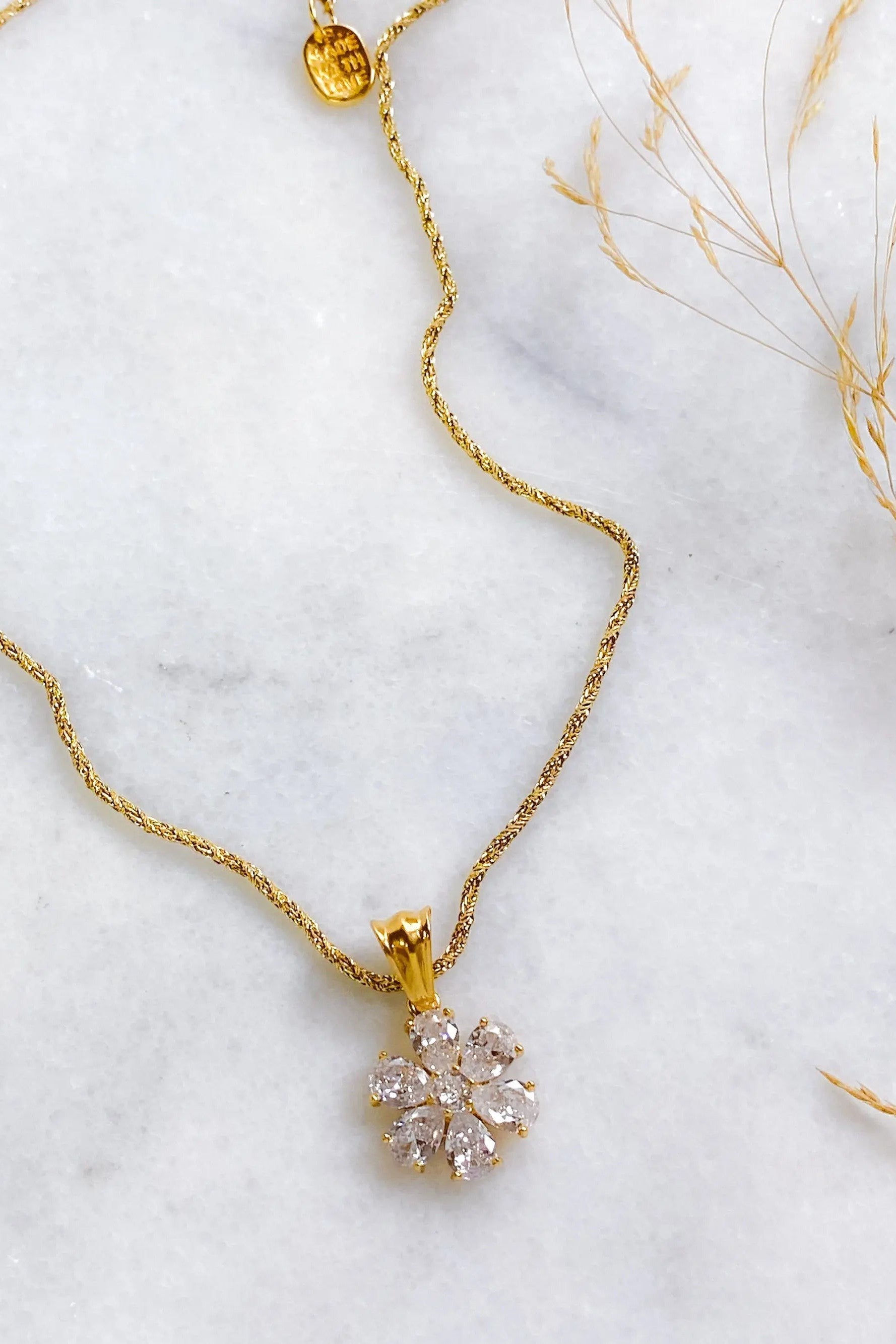 Flower pendant necklace, Zircon daisy charm on gold chain necklace, Gold rope chain with daisy charm, Sunflower Medallion, Anniversary gift