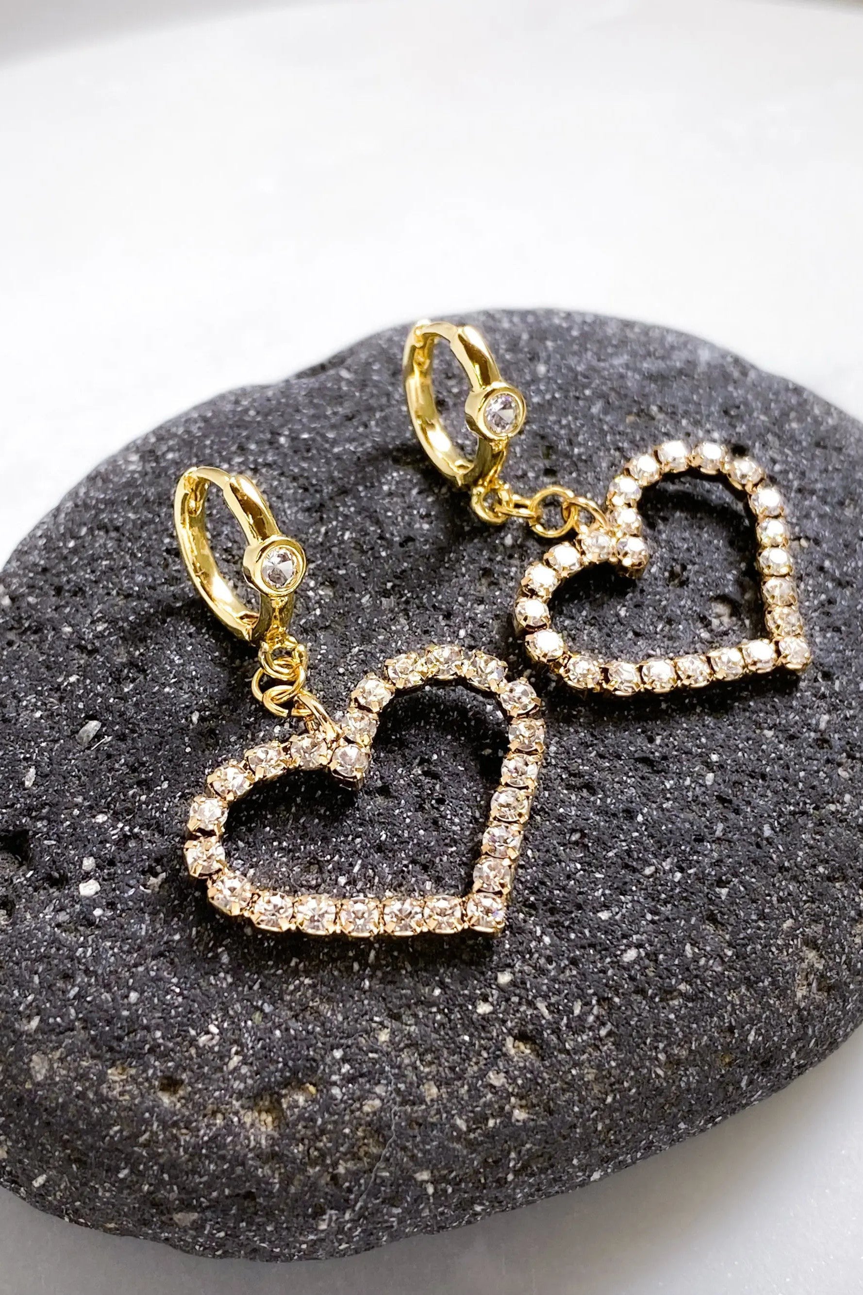 Large Heart Earrings, Gold Huggie hoop earrings  with big crystal heart, Statement heart charm earrings, Y2K Vintage style, Valentine Gift