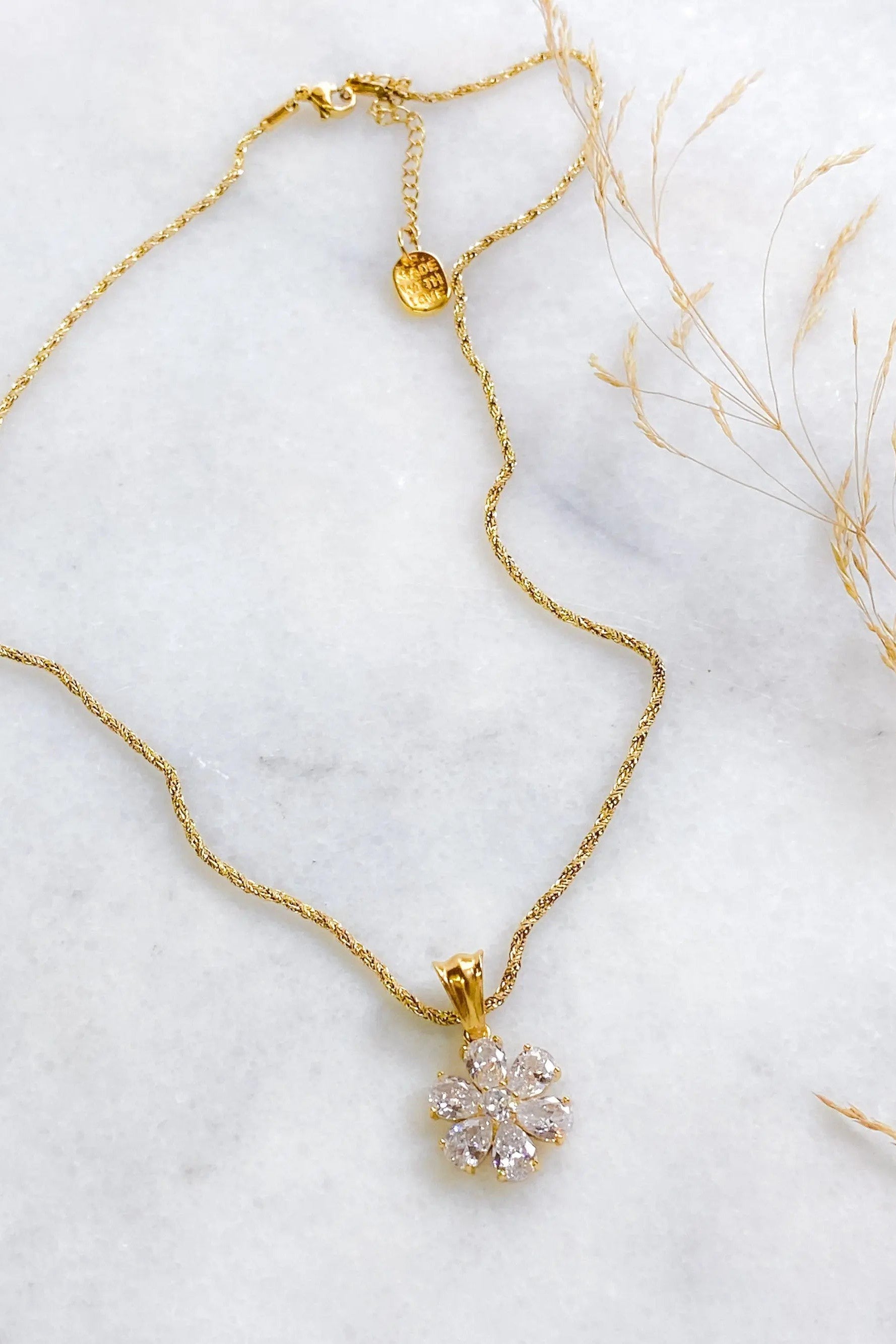 Flower pendant necklace, Zircon daisy charm on gold chain necklace, Gold rope chain with daisy charm, Sunflower Medallion, Anniversary gift