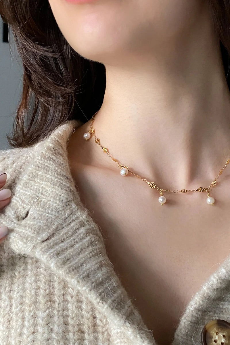 KARISA Thin gold chain necklace with pearls, Boho chic Dainty pearl necklace, Freshwater pearls necklace, Minimalist white pearls necklace