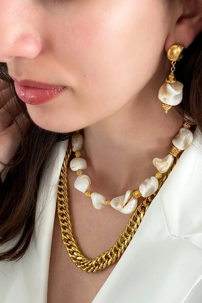 Necklace Big Shell Chunky Pearl Choker Statement necklace Oversized Gold white Summer Necklace Gift for her