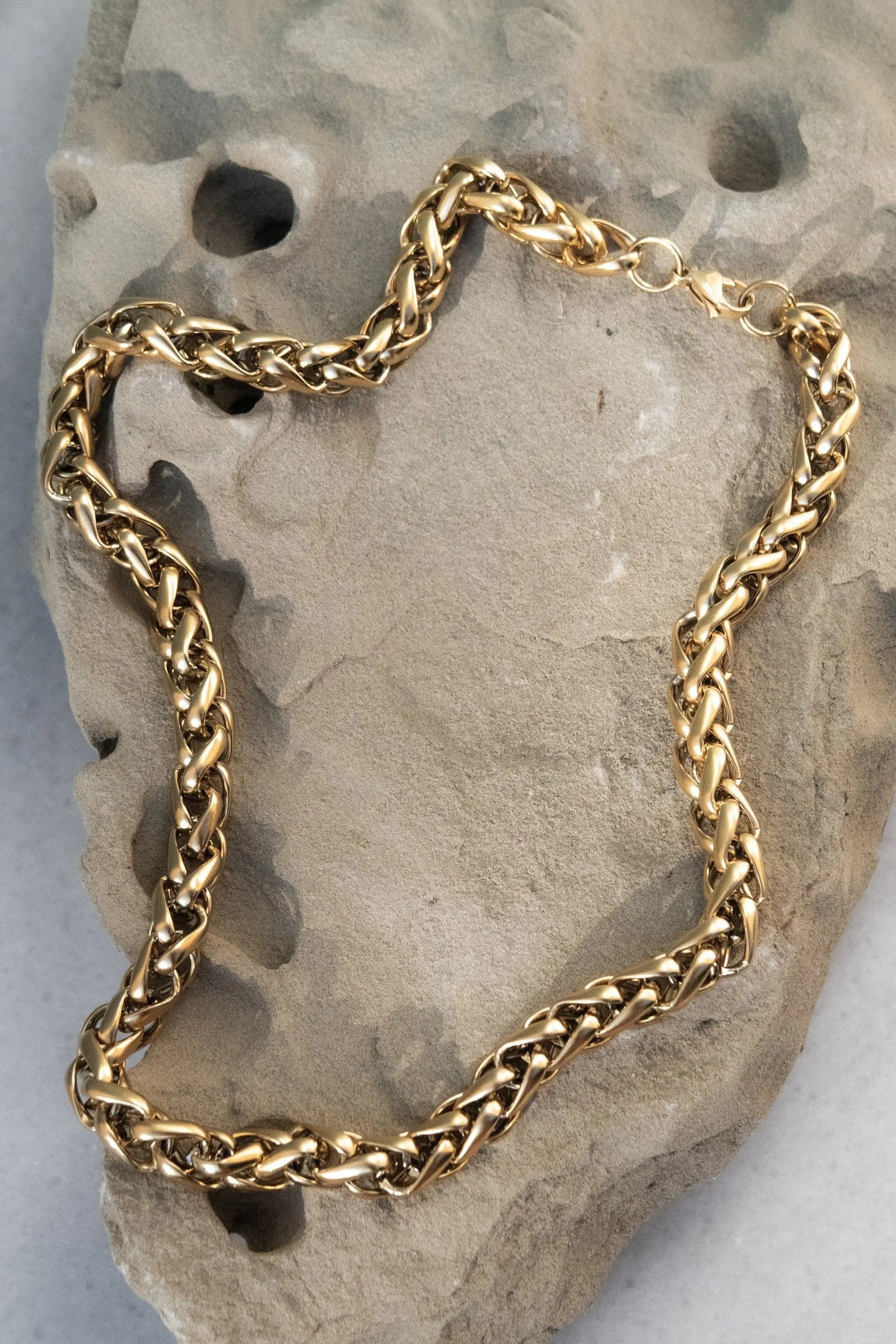 Gold spiga chain necklace