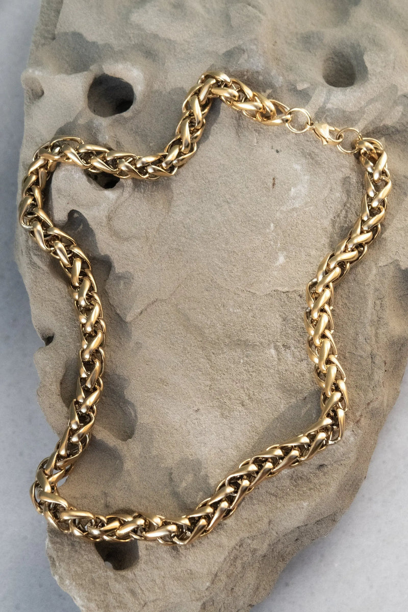 Gold spiga chain necklace