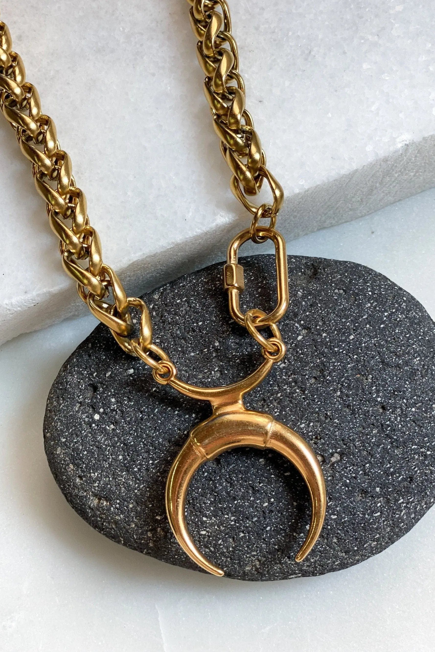 TAYGETE Chunky Gold chain necklace with horn pendant