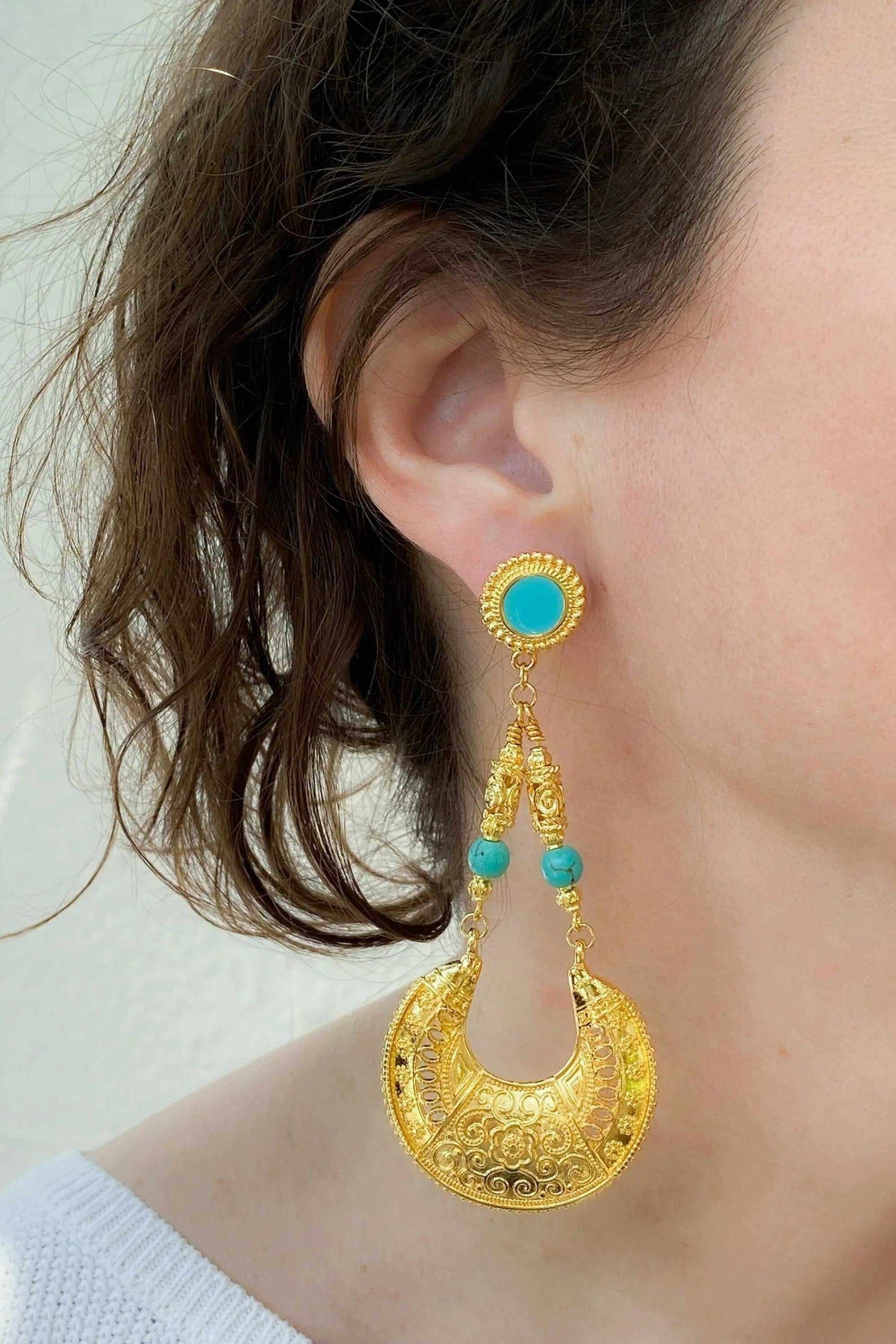 MYRTÓ EARRINGS in ornate gold-tone metal with turquoise studs, dangling chains, and crescent-shaped filigree drops