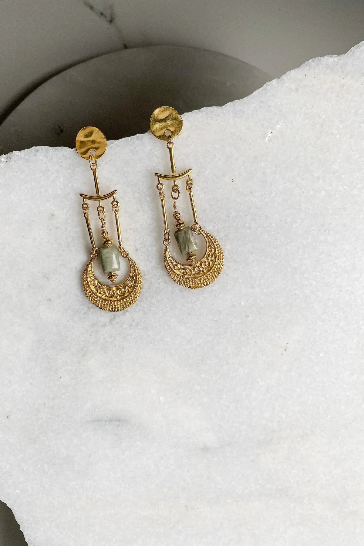 PITHÓ EARRINGS, gold-tone brass drop earrings with green stones and ornate textured filigree details