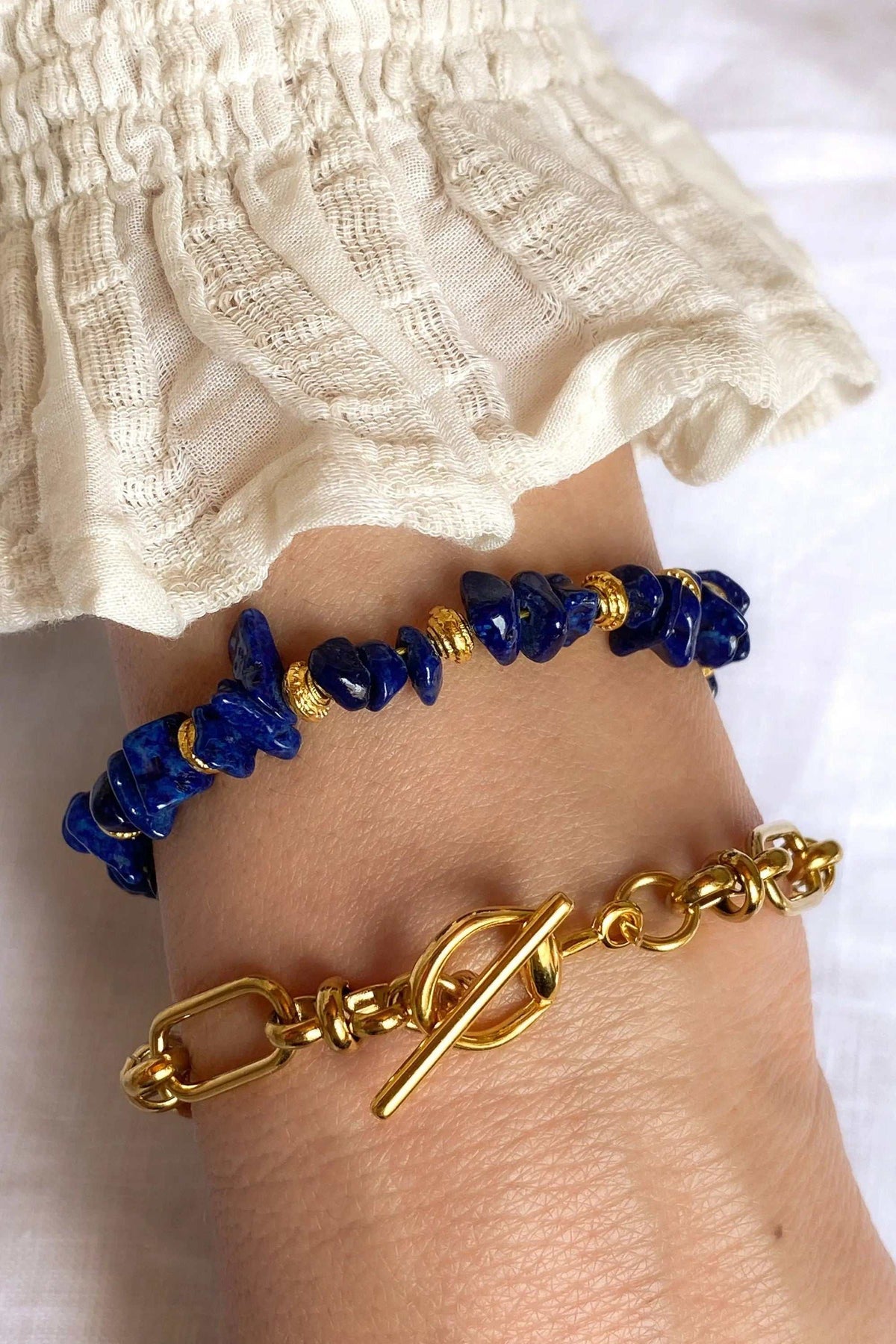 POLYMNIA BRACELET with deep blue irregular stone beads, gold-tone spacers and a chunky gold toggle clasp
