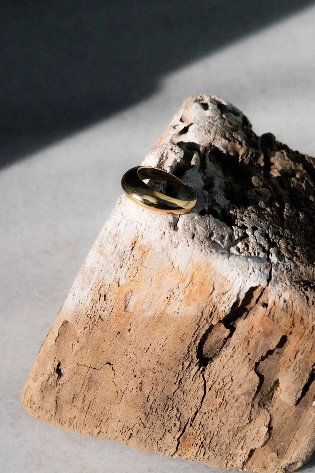 Sade bold ring in polished gold-toned metal, featuring a smooth, rounded band with a bold sculptural shape.