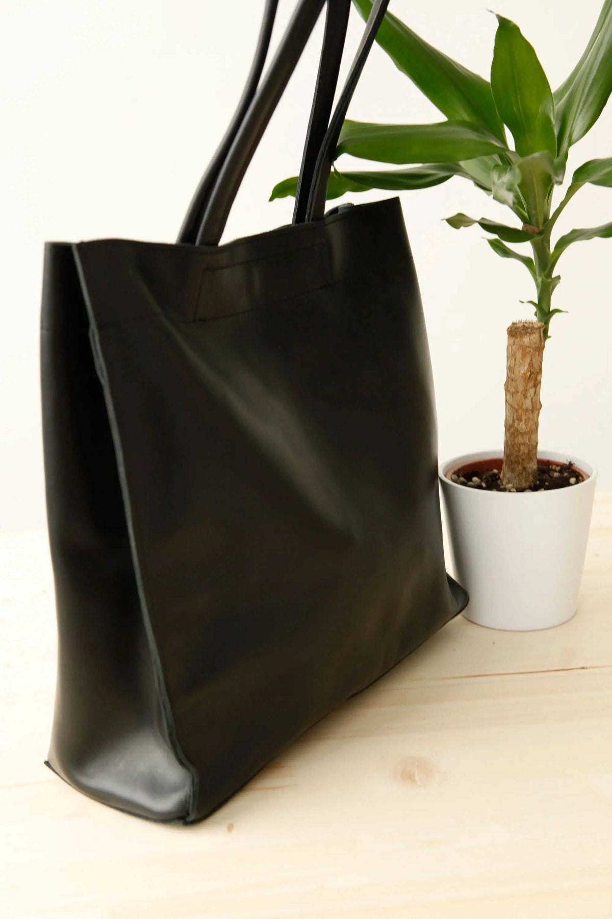 shoppers bag in smooth black leather with a spacious structured body, open top and long shoulder handles