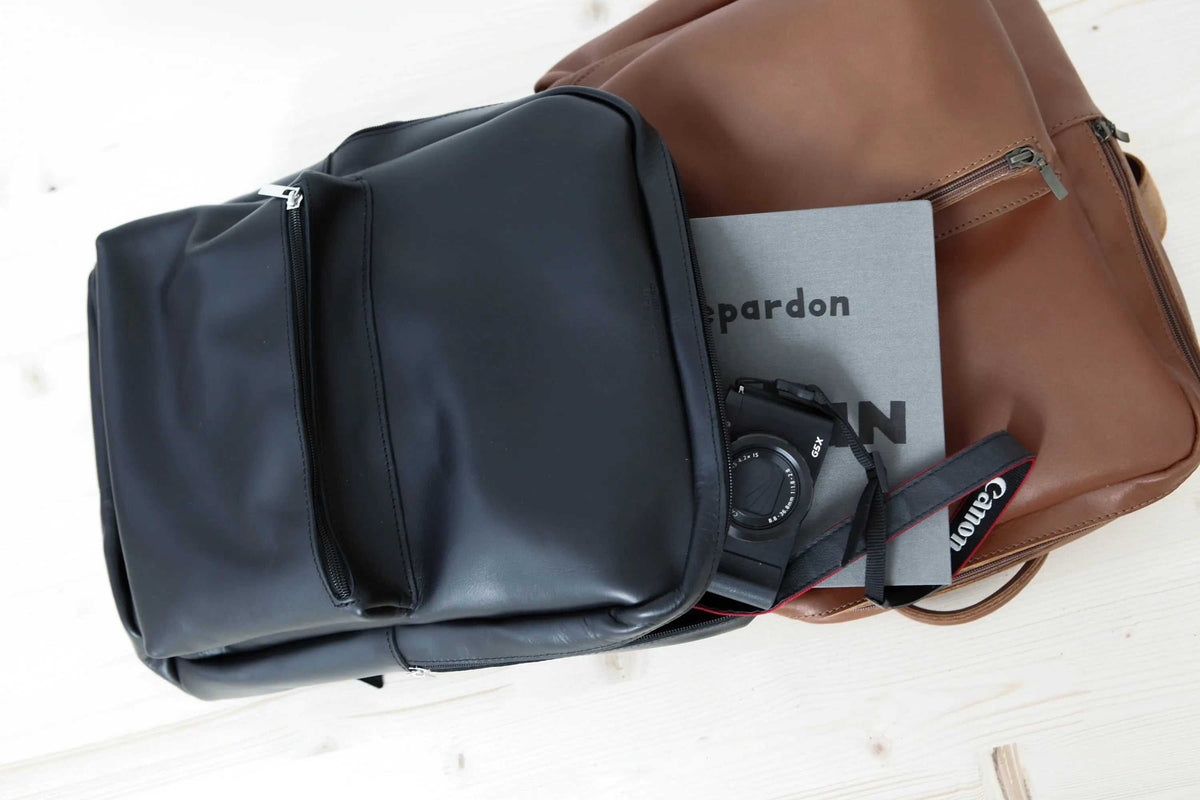 XLARGE BACKPACK in black and camel full-grain leather with zip pockets, top handles and adjustable straps